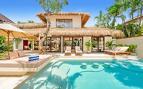 Villa Aurora - Private 6 Bdr Villa In Seminyak, Prime Location, Pool & Garden